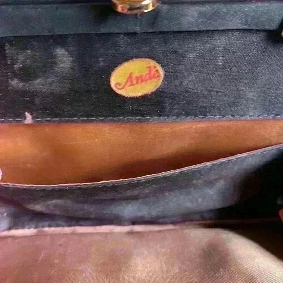 Vintage 50s/60s Andé black silk clutch - Picture 6 of 16